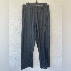 Helly Hansen Waterproof Pants, black, elastic waist, snap ankle closure; L